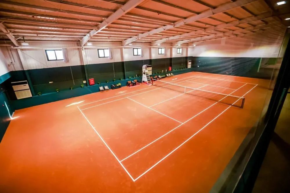 北京冬奥公园新增一块红土网球场来体验石景山的罗兰加洛斯