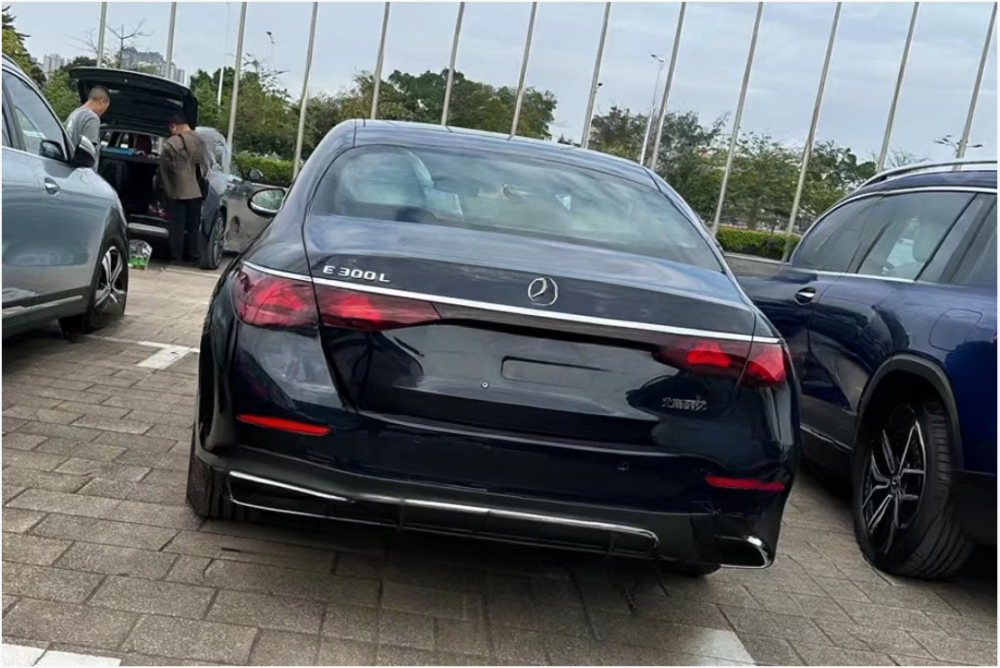 广州车展前瞻:2024款"奔驰e"抵达场馆,"整容"后气场爆棚!_腾讯新闻