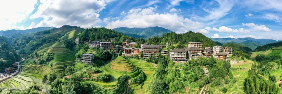 这是广西龙胜各族自治县龙脊镇大寨村的景色.