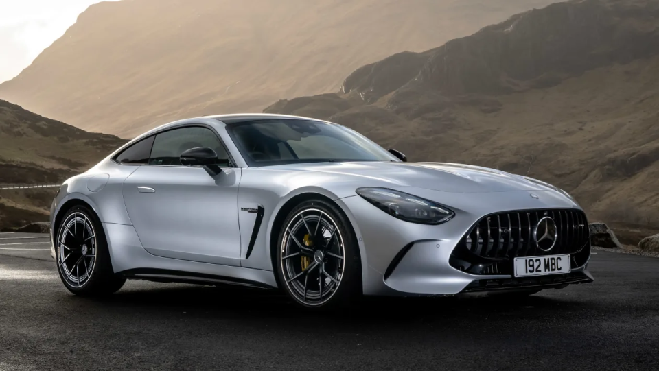 再度向911发起挑战,全新奔驰amg gt 63实车图发布