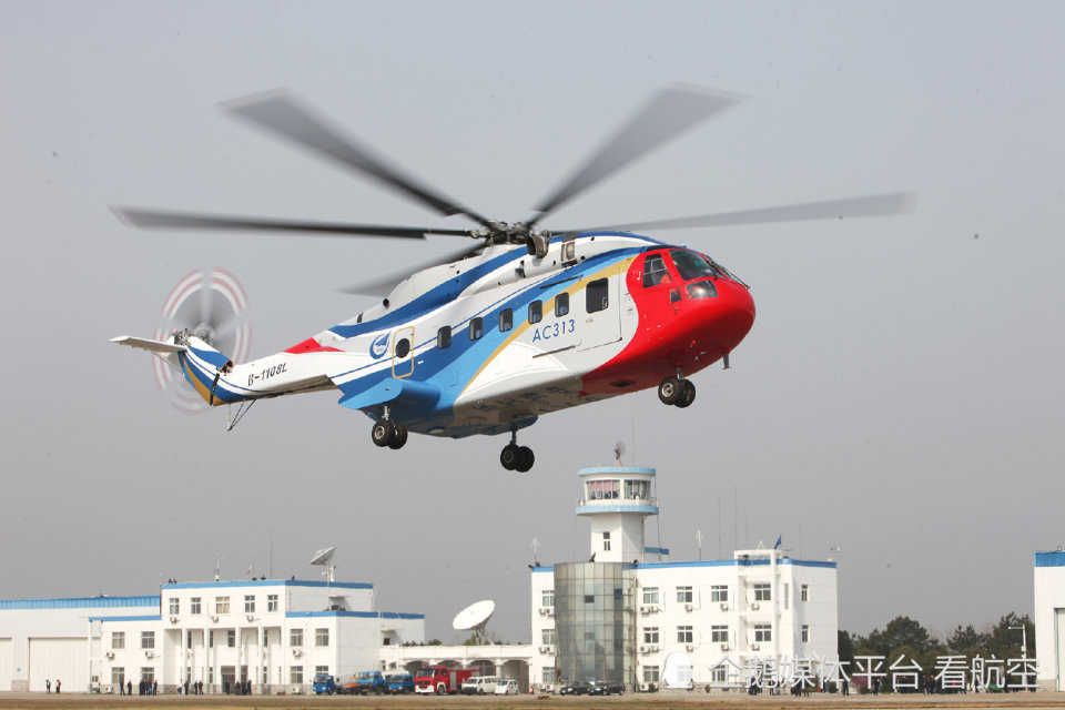 2010年3月18日由航空工业自主研制的ac313大型民用直升机在江西景德镇