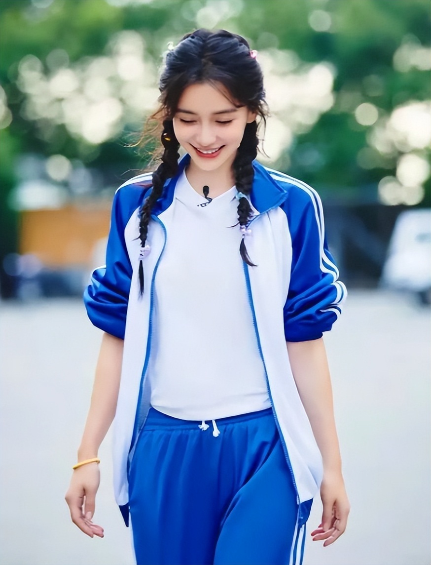 同样是穿校服张雪迎甜美刘亦菲清纯谁是你心中初恋的样子