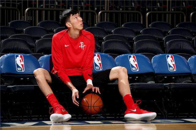 中国球员NBA单场最高分：周琦6分，易建联31分，姚明纪录天花板_腾讯新闻