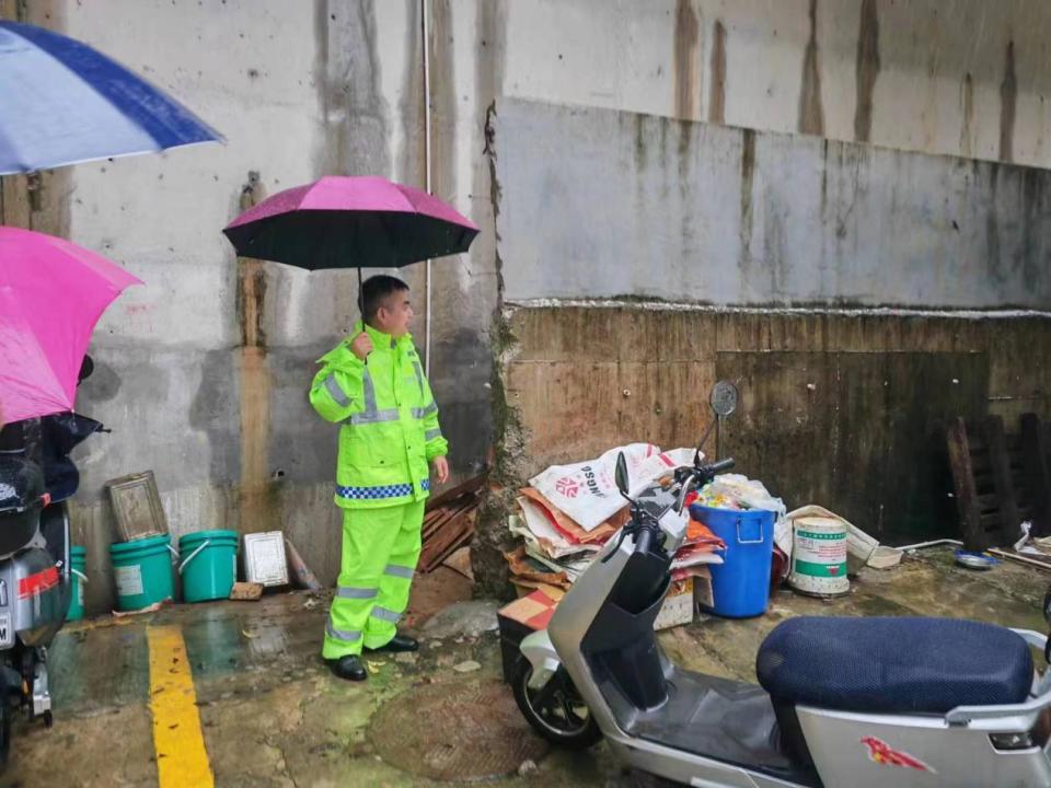 马田街道石家社区筑牢防汛安全网