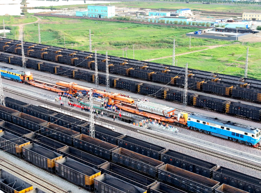 世界首台换运架一体机"太行号"在朔黄铁路正式投用-腾讯新闻