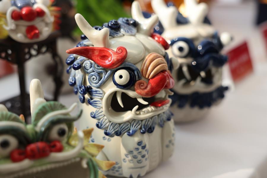 采用花丝錾刻工艺,每片龙鳞经过手工雕琢,龙鳞清晰可见,活灵活现