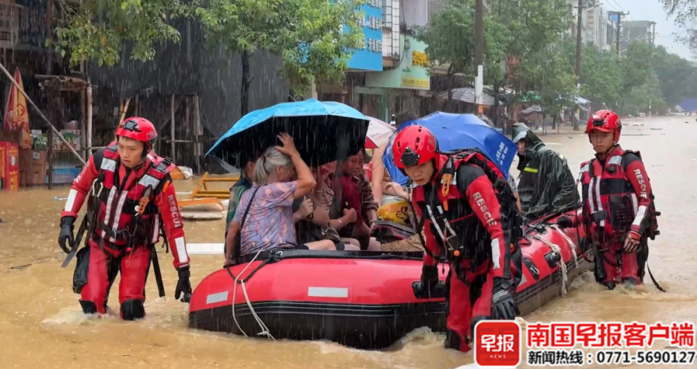 救援进行中!暴雨致防城港内涝,已转移47名被困人员