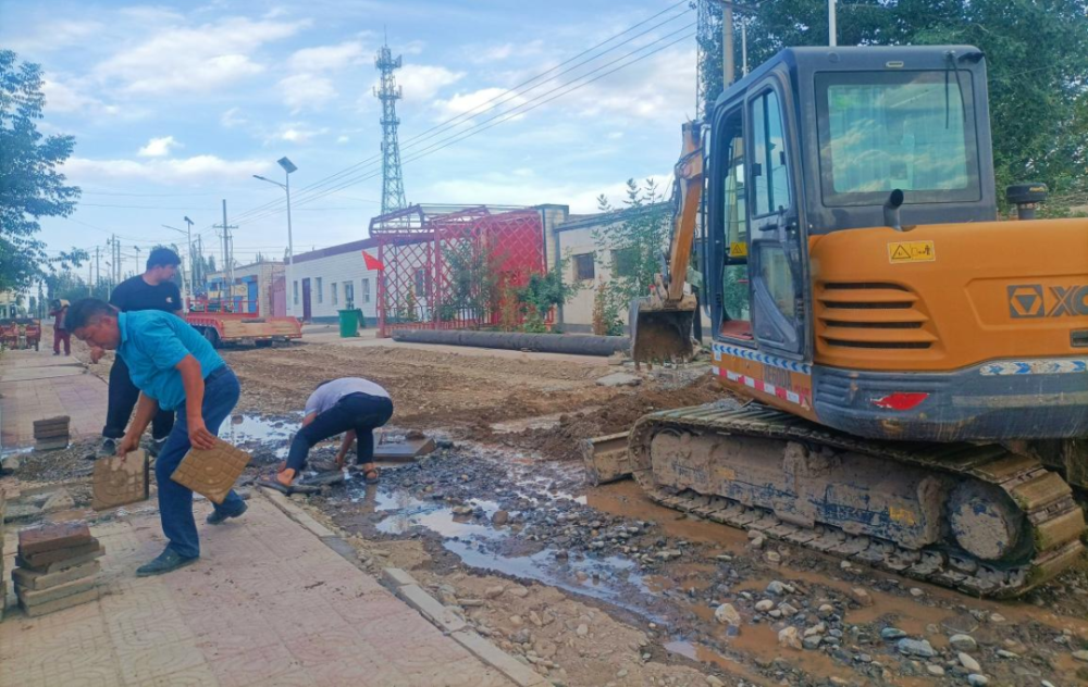 轮台县乡村振兴路先行修路便民暖人心