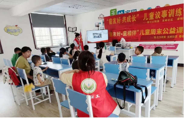 荆州市松滋市新江口街道玉岭社区开办"周末学堂"像这样的"周末学堂"