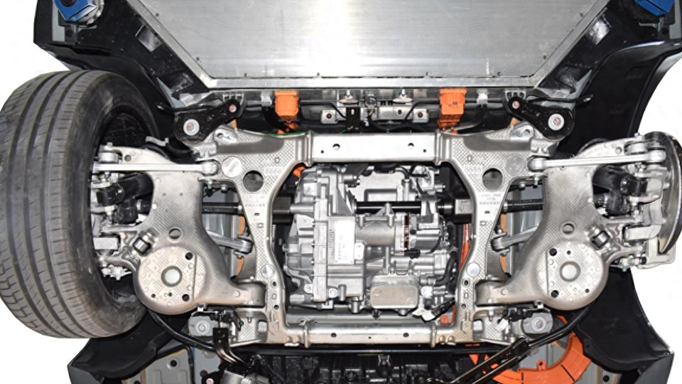 所以对比亚迪海豚这类前驱电动车而言,与其说用三连杆后悬架,不如直接