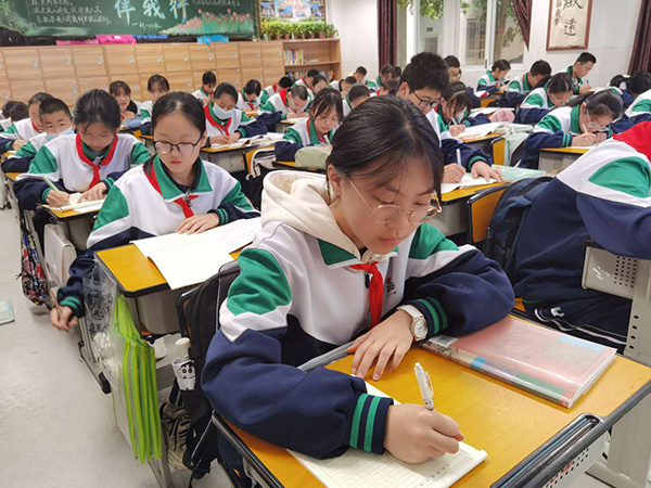 笔墨飘香 传承经典——温江二中第二届"柳池书迹"书法展评活动