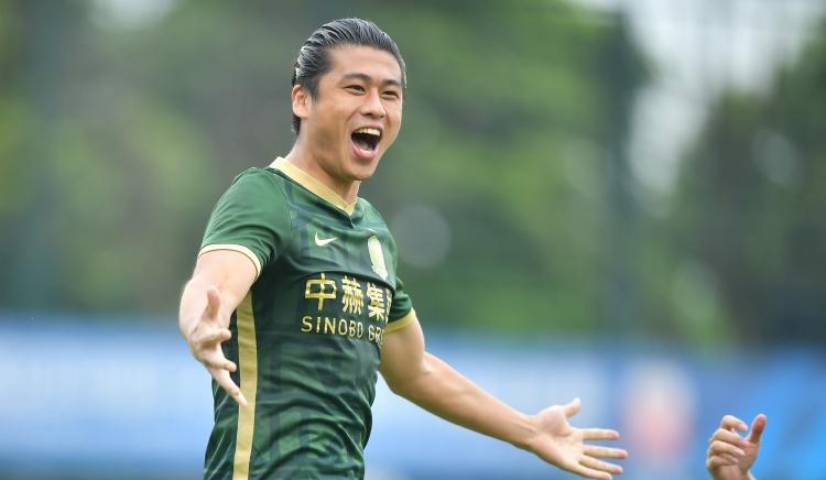 看不懂国足前锋外战隐身回到俱乐部就爆发3人单场进了4球