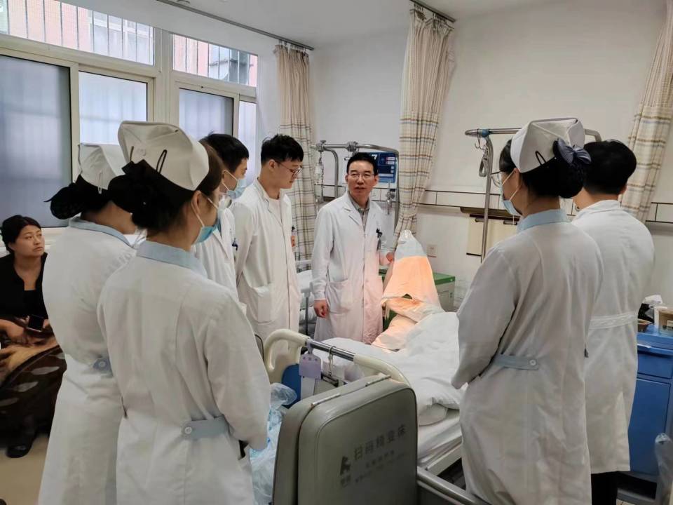 近日,海军军医大学第二附属医院(上海长征医院)骨科创伤病区成功为