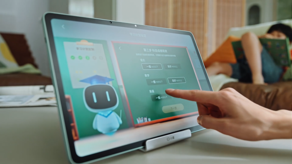 小度上线 6699 的大模型学习机,凭什么卖的比 ipad 还贵?