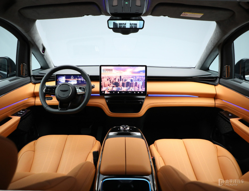 内饰:融入大量菜单细节尾部造型以一种倾角不大梯形样式呈现,拥有面积