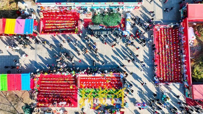 济南华山下办庙会美食非遗汇聚年味浓