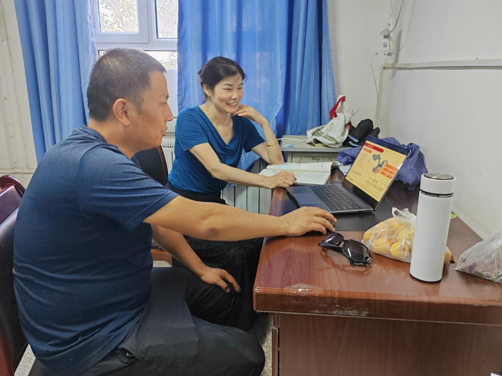 在本届中青年教师教学基本功大赛中,吐鲁番市实验中学地理老师陈厚阳