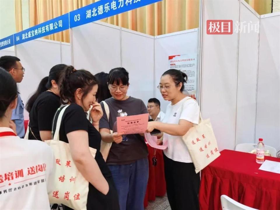 湖北启动“送政策、送培训、送岗位”进军营活动_腾讯新闻