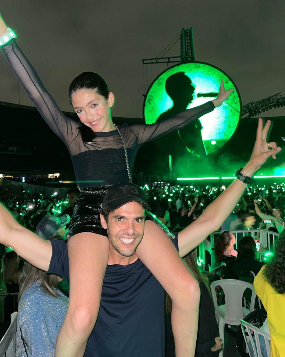 贝拉是卡卡的长女,也是他与前妻卡洛琳的第二个孩子.