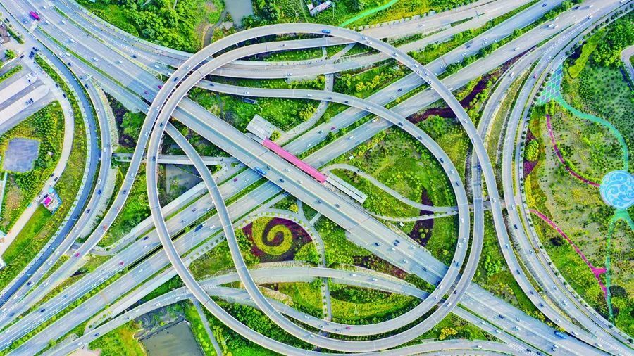 高架桥洞秒变"港风街头" 呼和浩特又增一处网红打卡地!