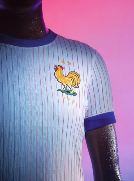 法国队新款球衣发布:主客场沿用经典配色,队徽致敬多元文化