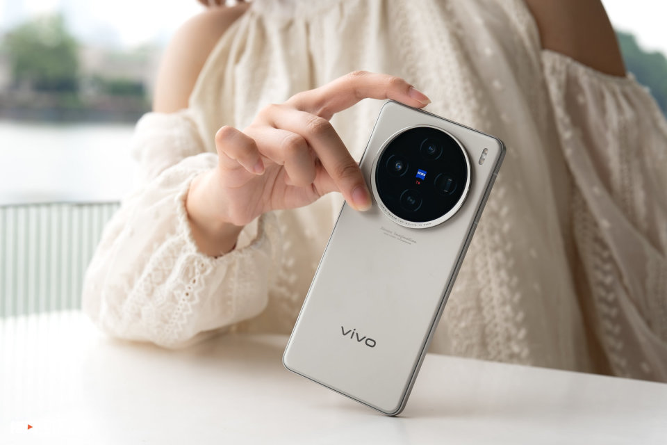 搭载旗舰芯片的潮美小直屏,vivo x100s 真的值得入手