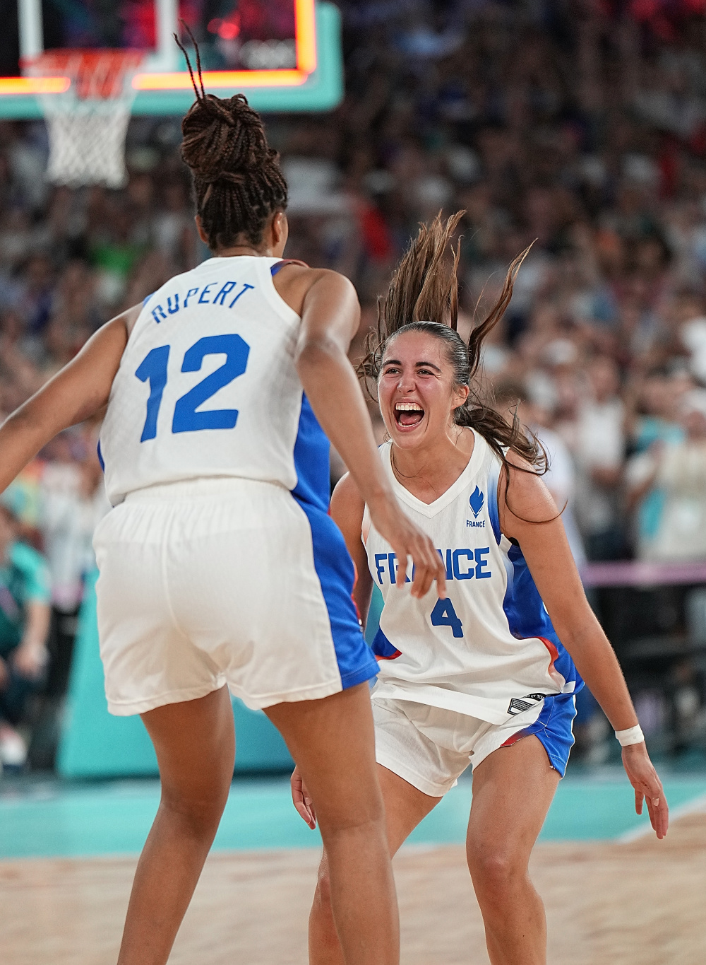 巴黎奥运会丨篮球女子半决赛法国队晋级决赛