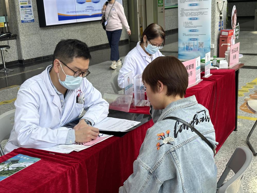 坐上轮椅出现心理障碍，残障人士如何更好回归社会？｜国际康复日_腾讯新闻