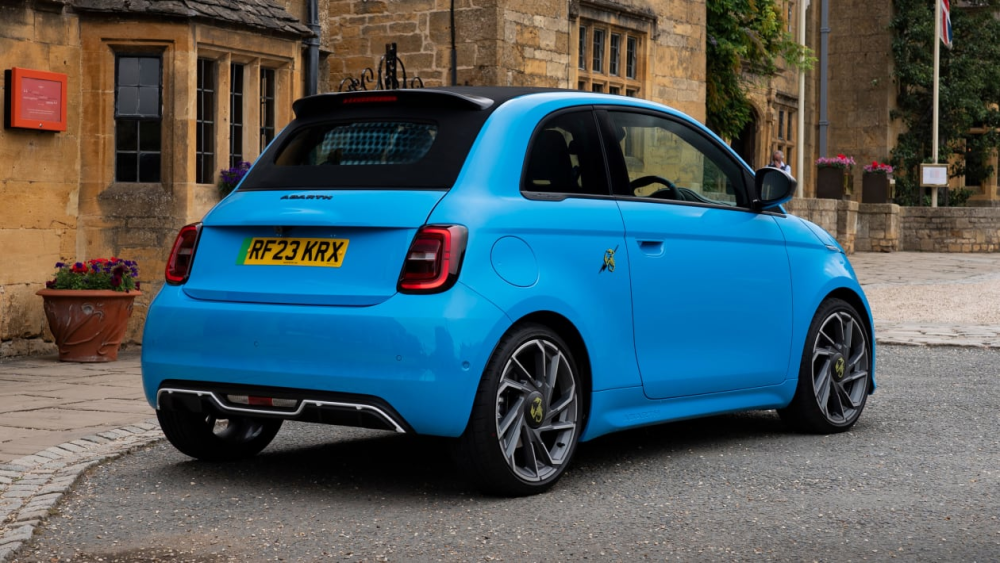 极致个性小众的组合,菲亚特阿巴斯500e敞篷版实车图发布