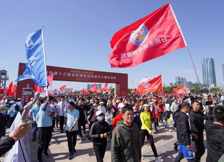日照:万人健步走开启全民健身月_腾讯新闻