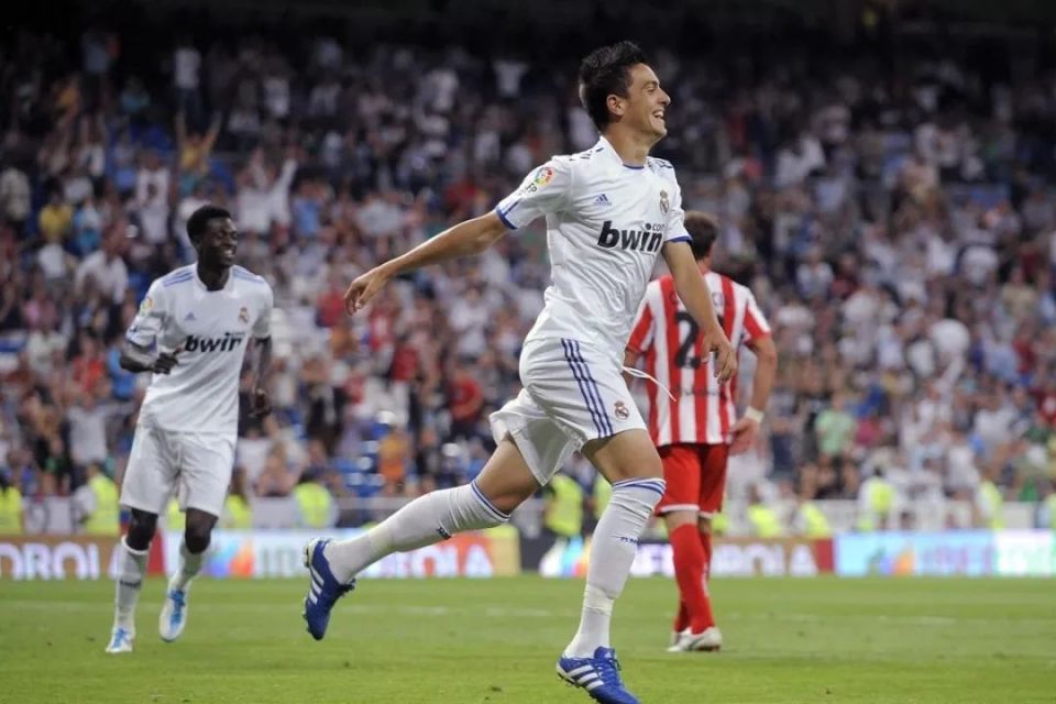 传出漂亮的传球,完成精彩的射门,1米91的身高让他的头球表现也很出色