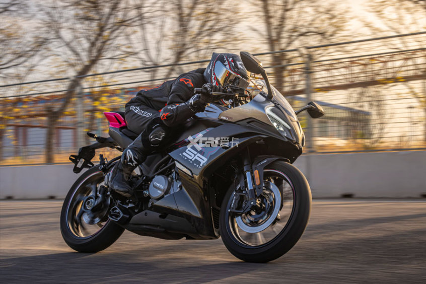 2023款春风250sr上市 19980元和21580元-腾讯新闻