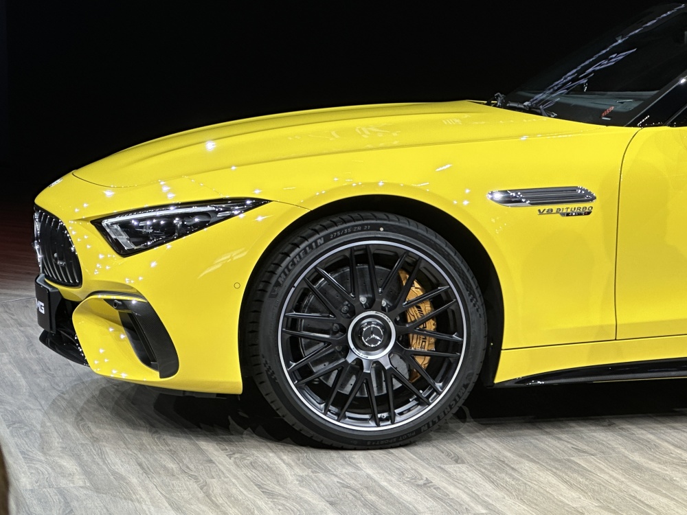 98万元,4.0t大v8,奔驰amg sl63敞篷跑车上市_腾讯新闻