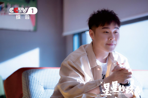 黄朝阳,男,1994年出生于浙江温州苍南.现为开心麻花签约演员,导演.