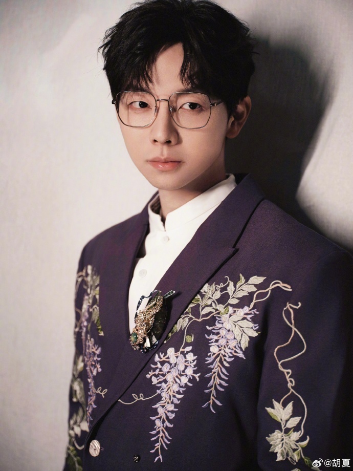 金晨胡夏被曝好事接近,双方依旧专注事业,男帅女靓超养眼_腾讯新闻