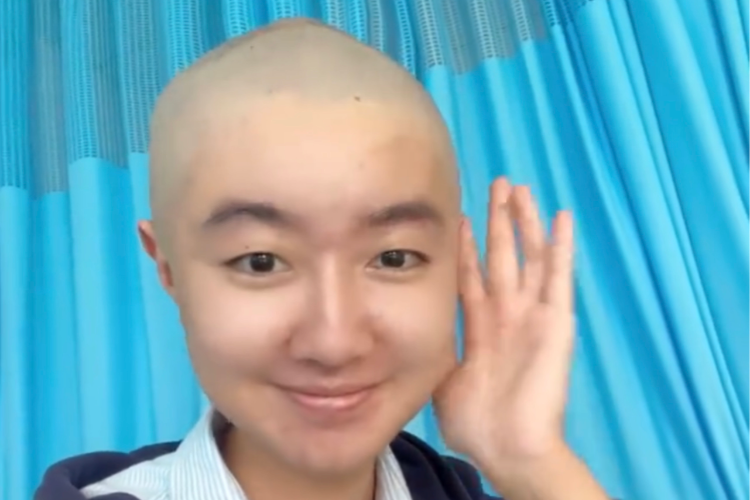 曾因点读机广告走红,患脑瘤后,被质疑发旧的手术视频博流量_腾讯新闻