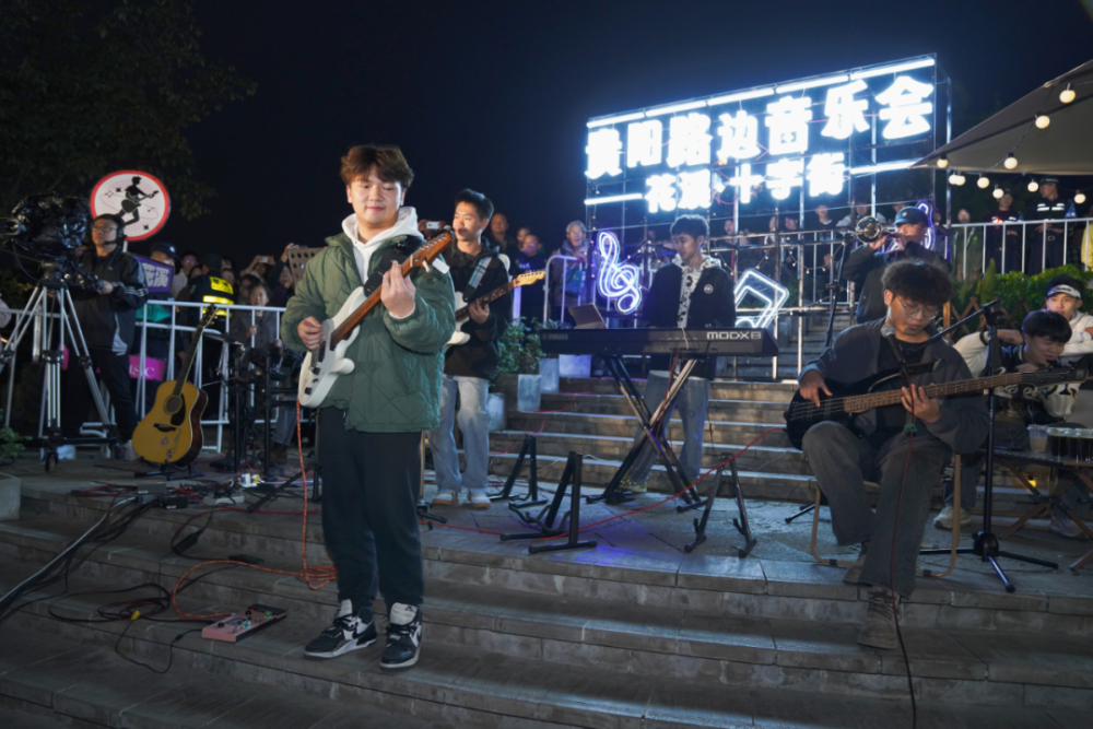 的骇浪乐队,全国大学生说唱联赛八强选手红手指,实力唱将young7rouble