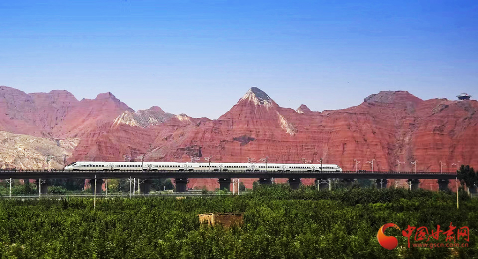 【陇拍客】高铁穿丹霞 最美兰新路