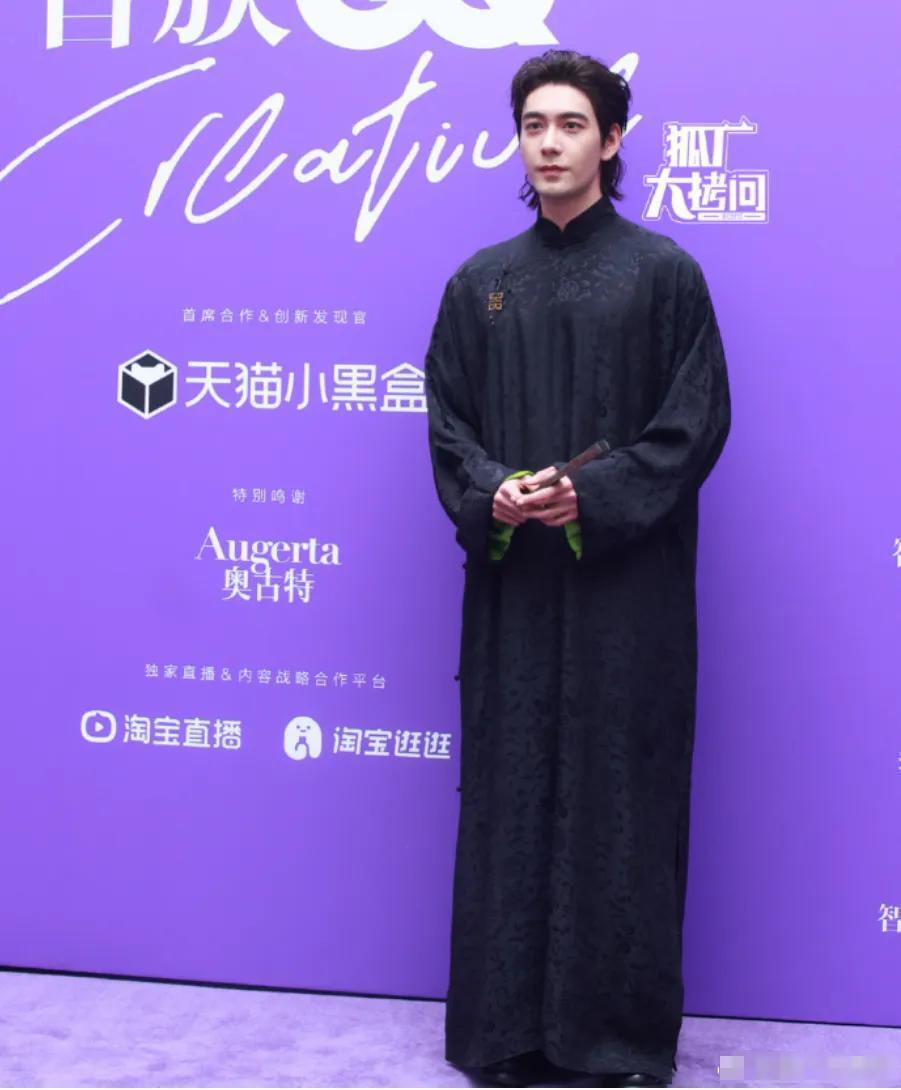 上海这一夜,张新成穿蕾丝束胸,娜扎骨相嶙峋,张馨予风尘味太足