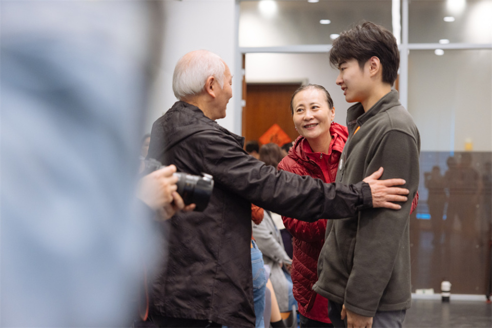 凌桂明,辛丽丽和许靖昆"《白毛女》是上海芭蕾舞团的传家宝,舞团每一