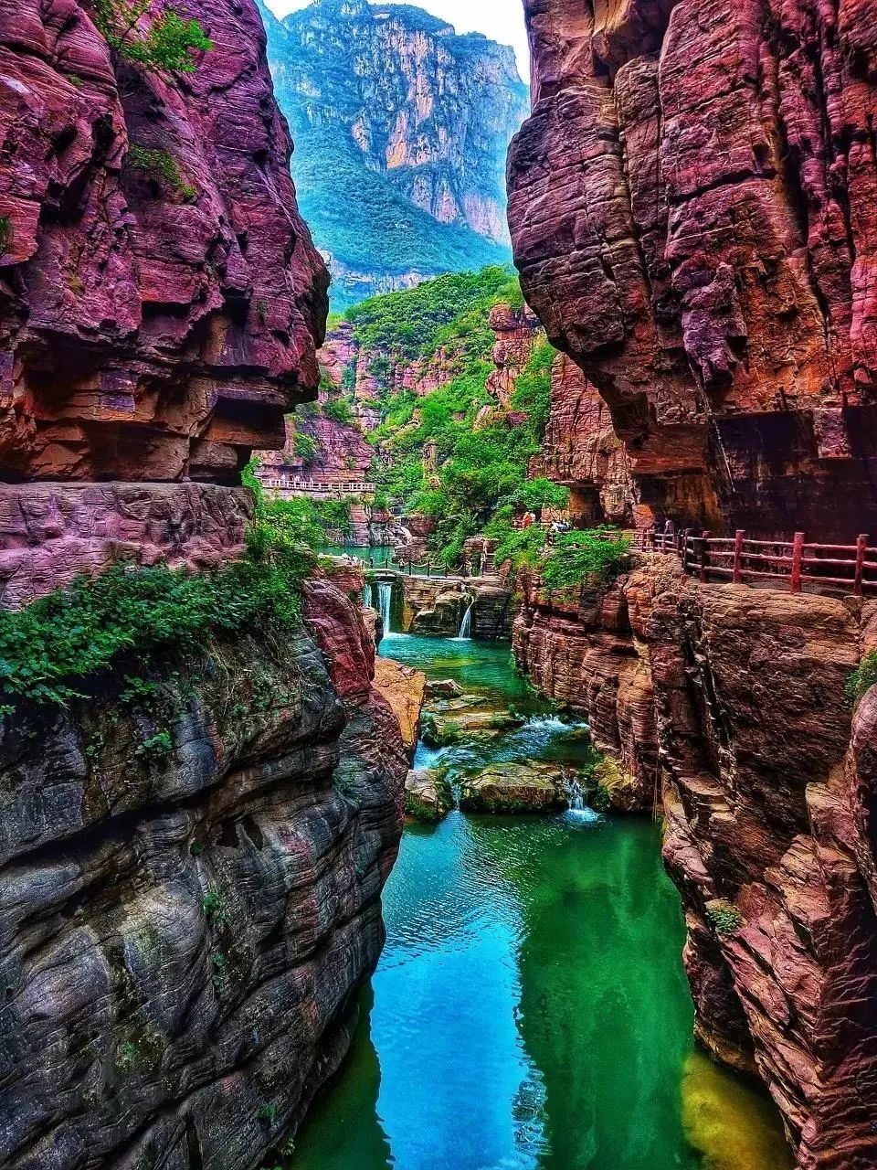太行山纵跨北京,河北,山西,河南4省市,地壳的隆起和凹陷