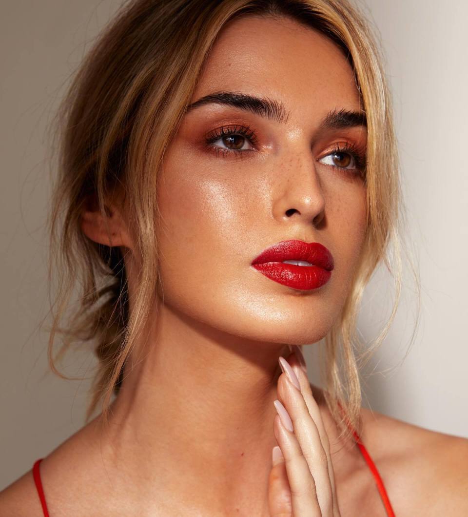 格拉利什女友萨沙:青梅竹马分分合合被脚踏四条船仍选择原谅