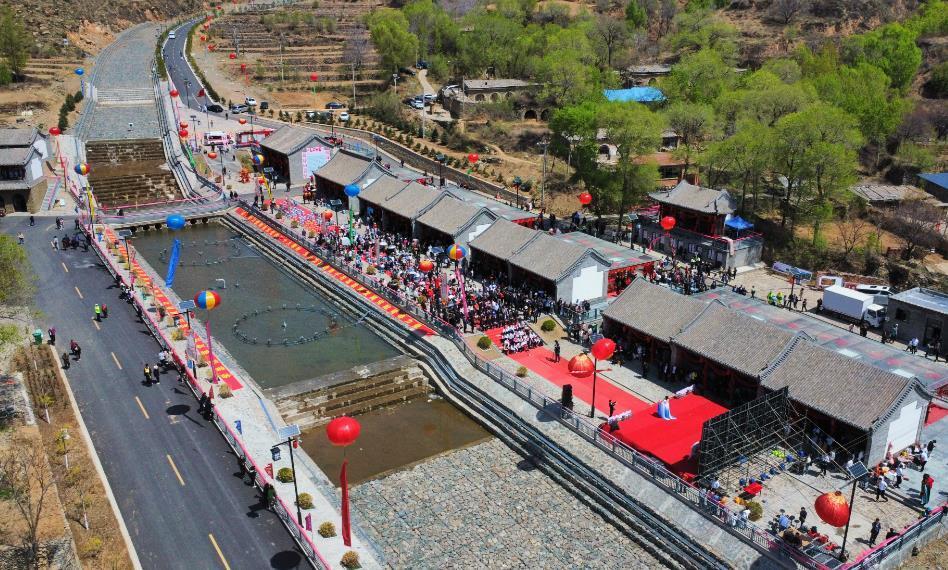 特色小吃一条街,免费品尝原平"三小碗"特色小吃,欣赏传统剧目,观看