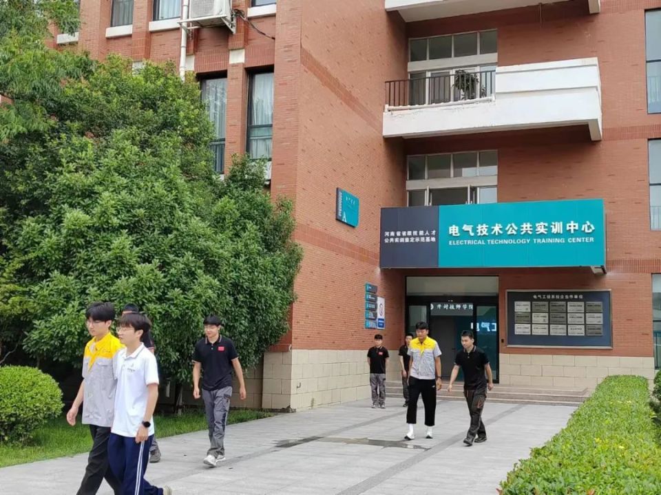 开封技师学院汇聚一堂的华山论剑!