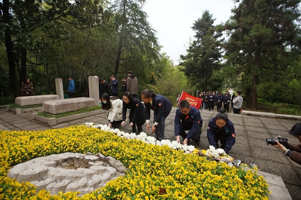 寻访团寻访晓庄革命烈士纪念碑1930年,晓庄师范石俊,叶刚,郭凤韶
