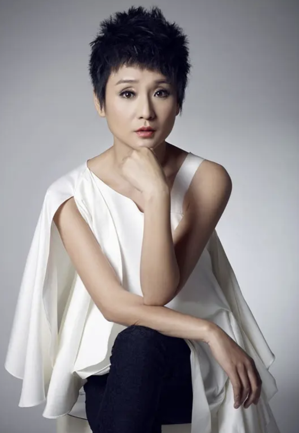 演员孔琳:情断王全安,和耿乐相恋7年被分手,54岁不婚也幸福