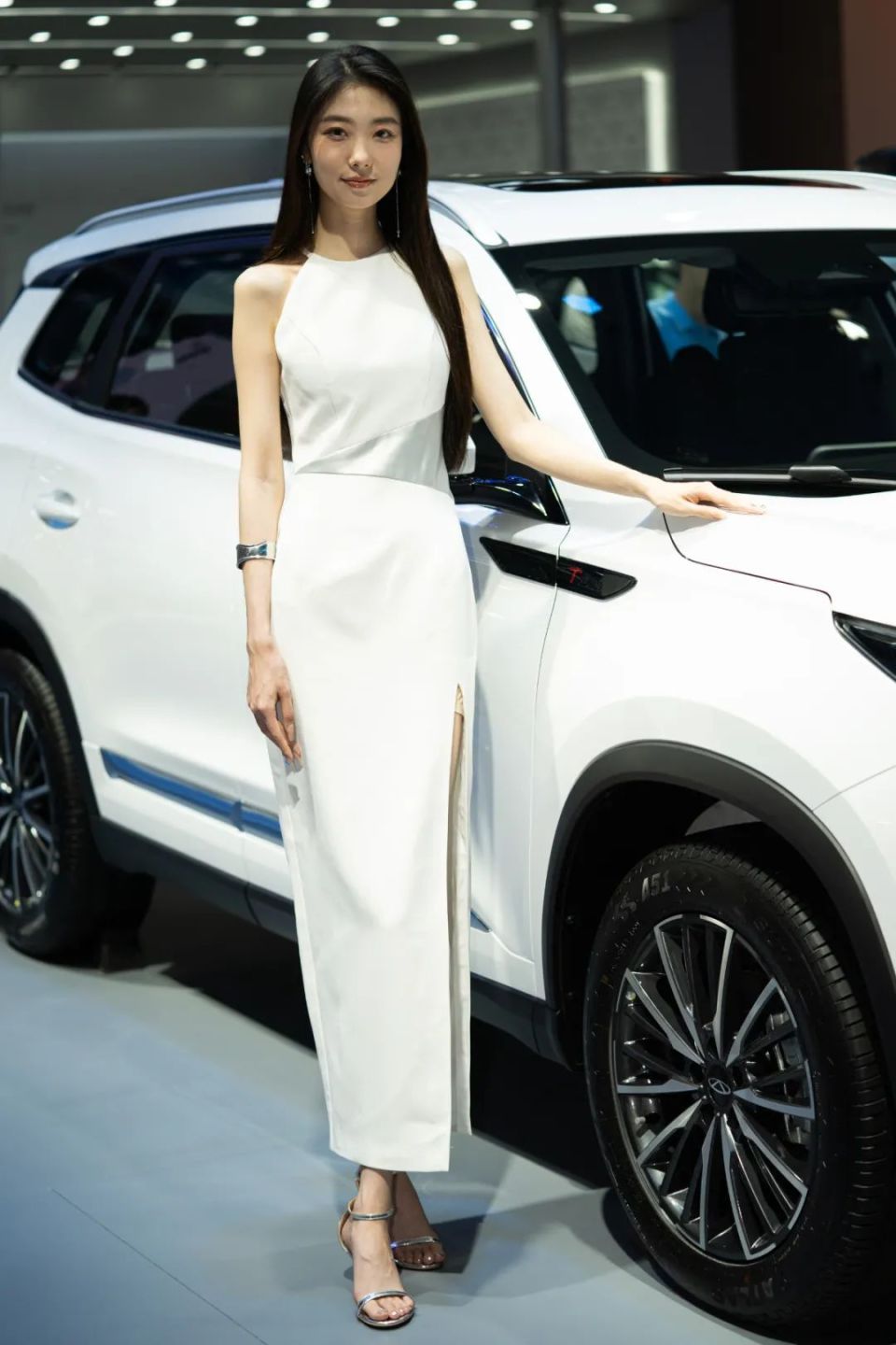 成都车展模特才是汽车行业内卷的真实体现(高清图)