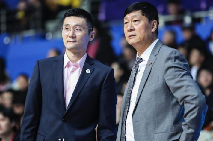 上海男篮官宣：刘鹏正式转正成主帅+3位助教出炉 李秋平总教练_腾讯新闻