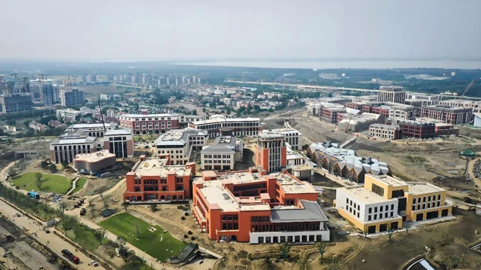 华为上海青浦基地落成,正式命名为"华为练秋湖研发中心",美呆了!