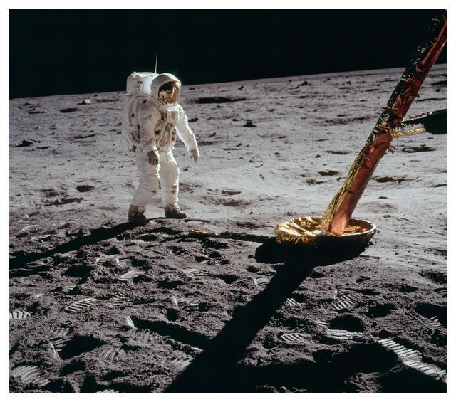 美国阿波罗登月真假争议再现舆论场,中国科协曾多次帮忙辟谣